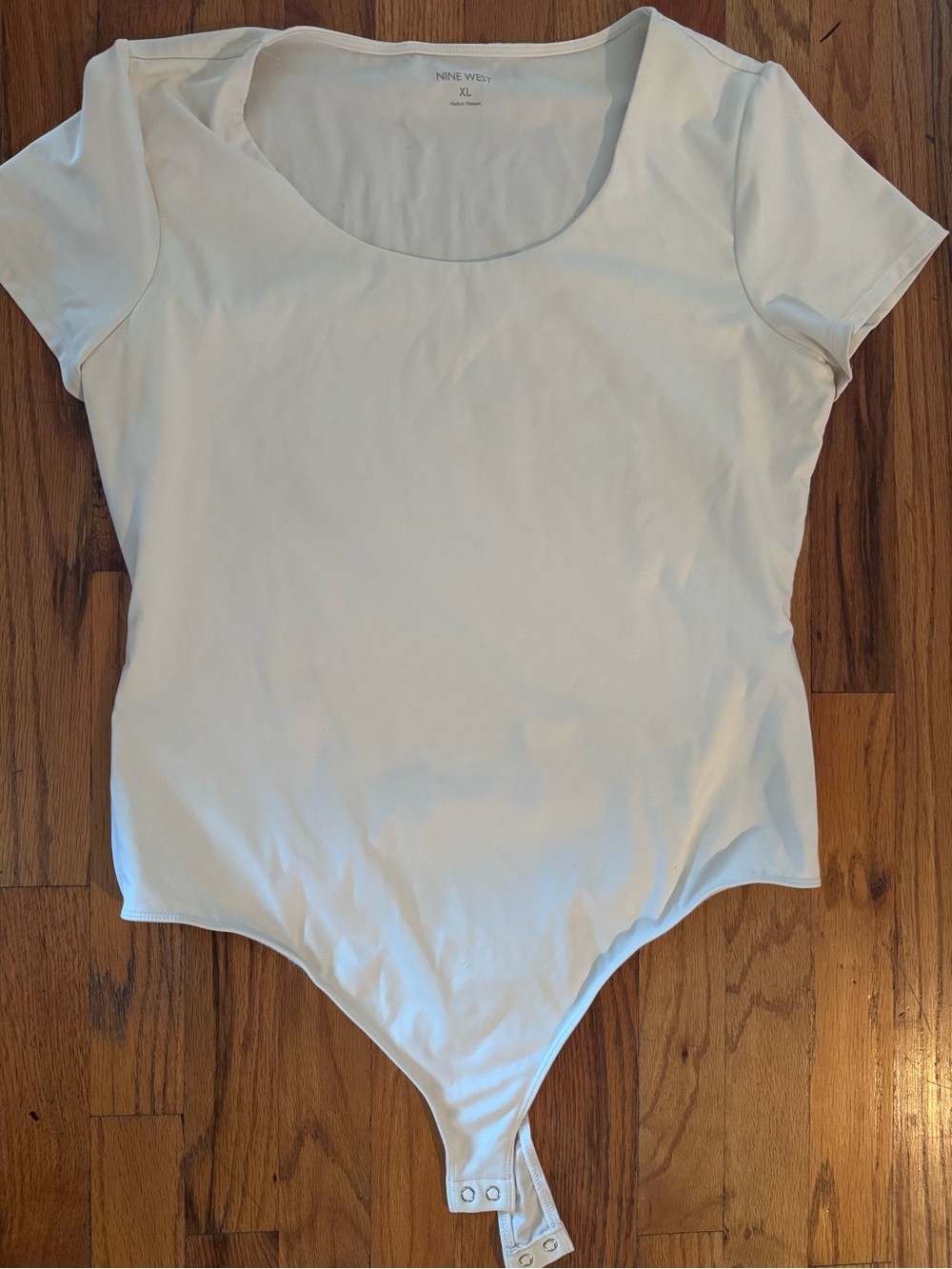 Nine West White Scoop Neck Short Sleeve Bodysuit